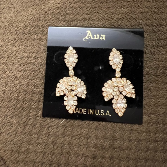 Formal/Prom Earring - Picture 3 of 3